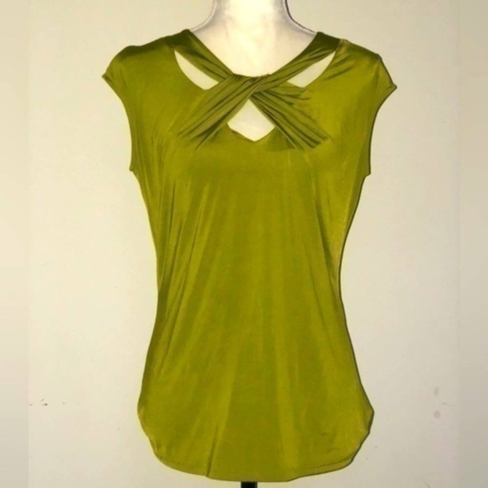 Women’s Sleeveless Shirt
